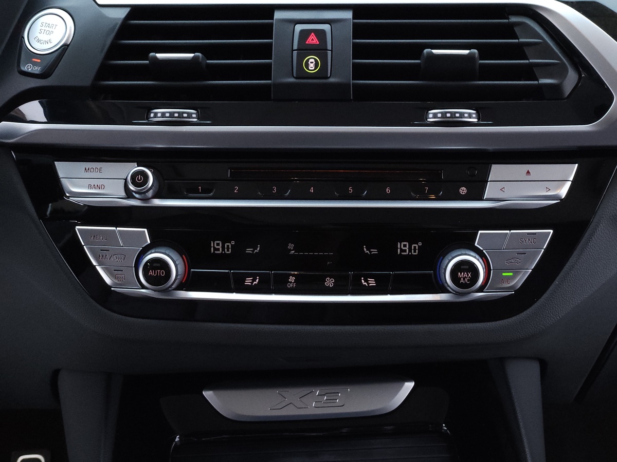 寶馬 寶馬X3  2019款  xDrive30i 領(lǐng)先型 M運(yùn)動(dòng)套裝圖片