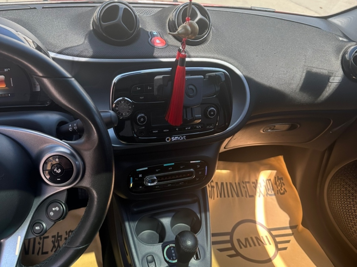 smart fortwo  2018款 1.0L 52千瓦硬頂激情版圖片
