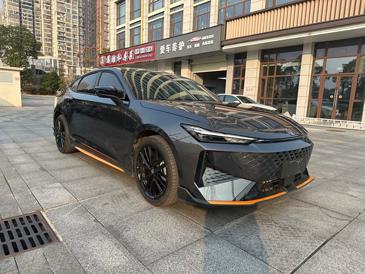 長(zhǎng)安 長(zhǎng)安UNI-V  2024款 1.5T 尊貴運(yùn)動(dòng)型圖片