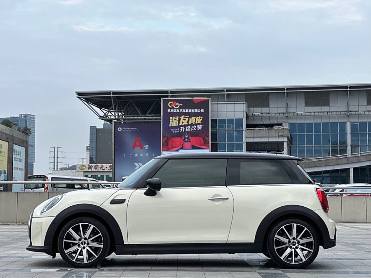 MINI MINI  2022款 改款 1.5T COOPER 藝術(shù)家圖片