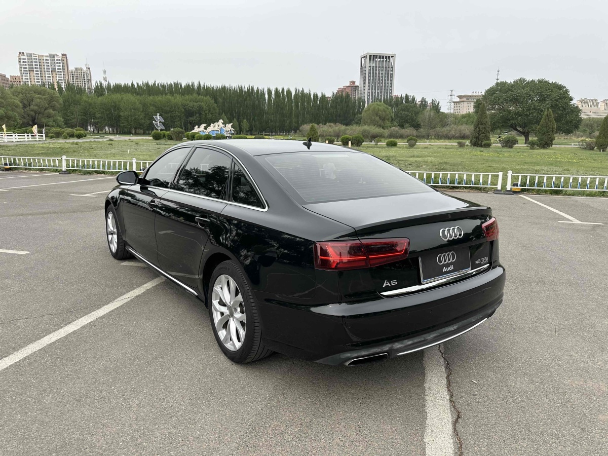 奧迪 奧迪A4L  2018款 30周年年型 45 TFSI quattro 運(yùn)動(dòng)型圖片
