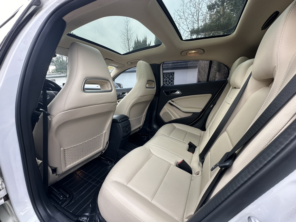 奔馳 奔馳GLA  2015款 GLA 220 4MATIC 豪華型圖片