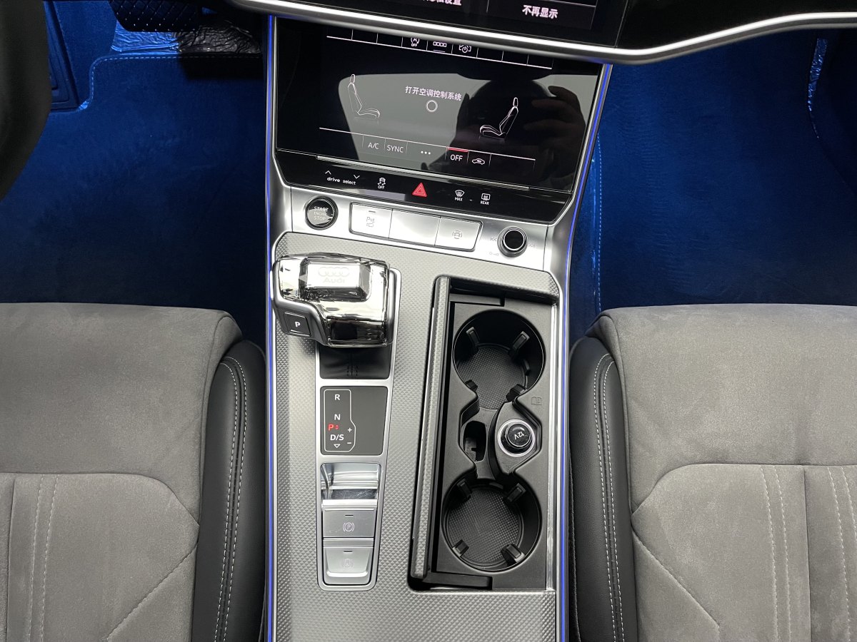 奧迪 奧迪A6L  2024款 45 TFSI 臻選動感型圖片