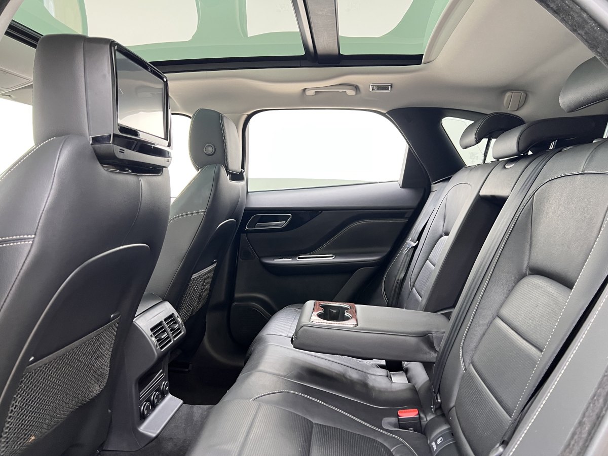 2017年3月捷豹 F-PACE  2016款 2.0T 兩驅(qū)R-Sport運(yùn)動(dòng)版