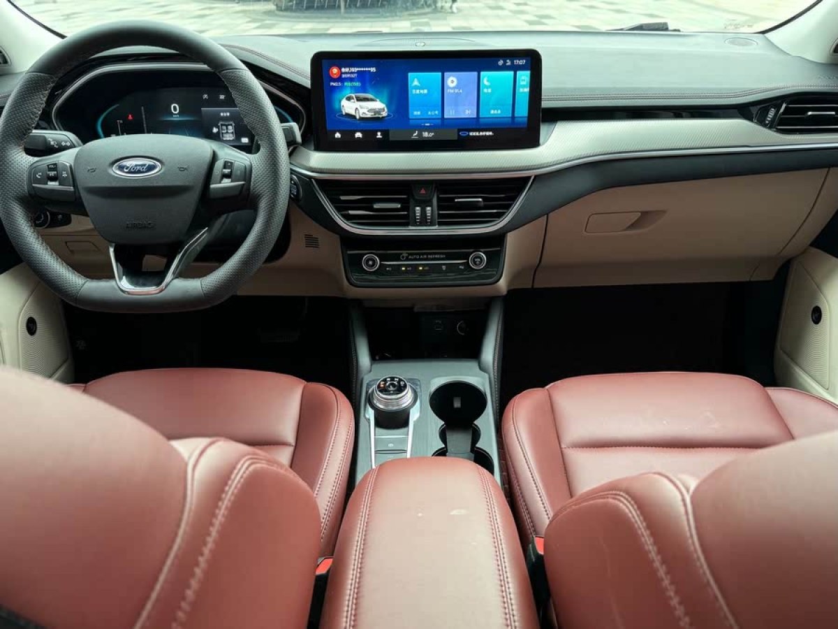 福特 福克斯  2021款 三廂 EcoBoost 180 自動鋒潮型圖片