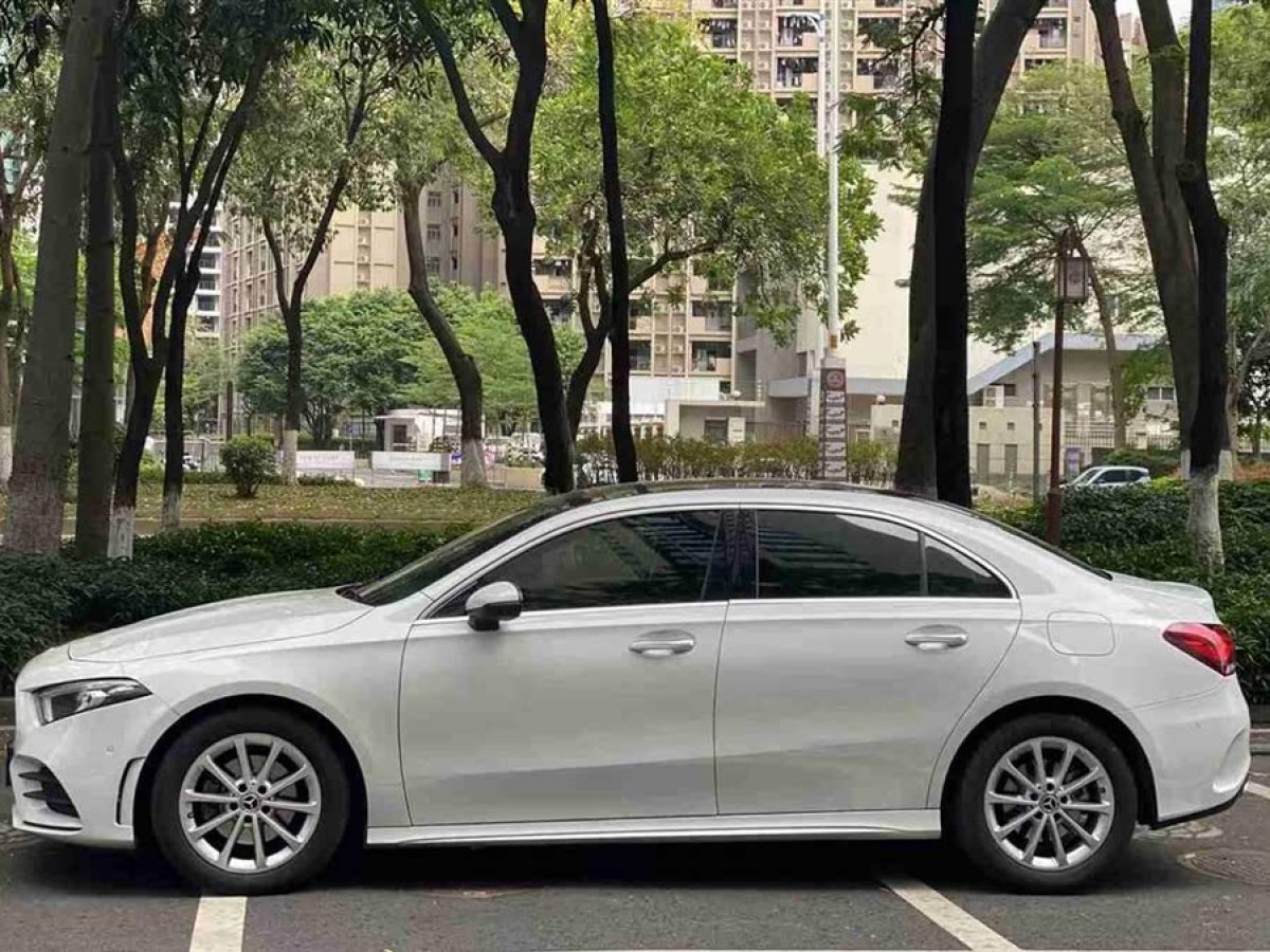 奔馳 奔馳A級  2020款 改款 A 200 L 運動轎車時尚型圖片