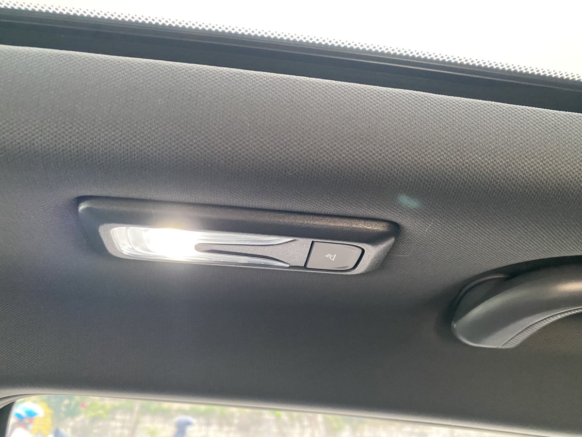 長安 長安UNI-V  2023款 1.5T 尊貴型圖片