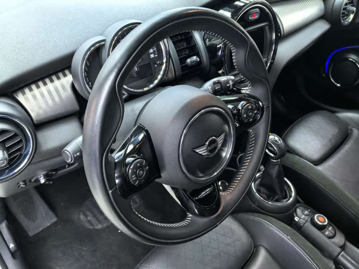 MINI MINI  2017款 1.5T COOPER 冰藍色限量版 五門版圖片
