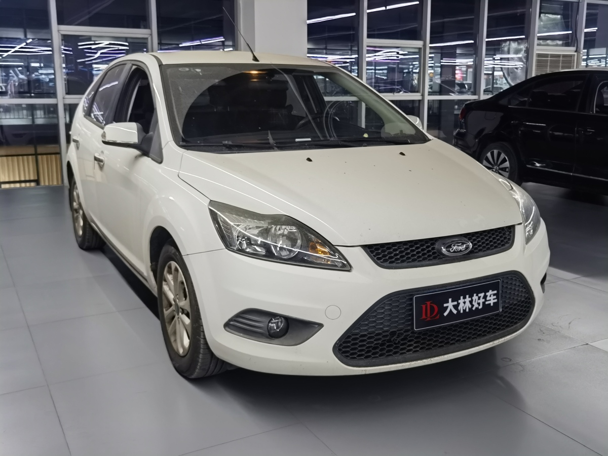 福特 ?？怂? 2013款 兩廂經(jīng)典 1.8L 手動(dòng)基本型圖片