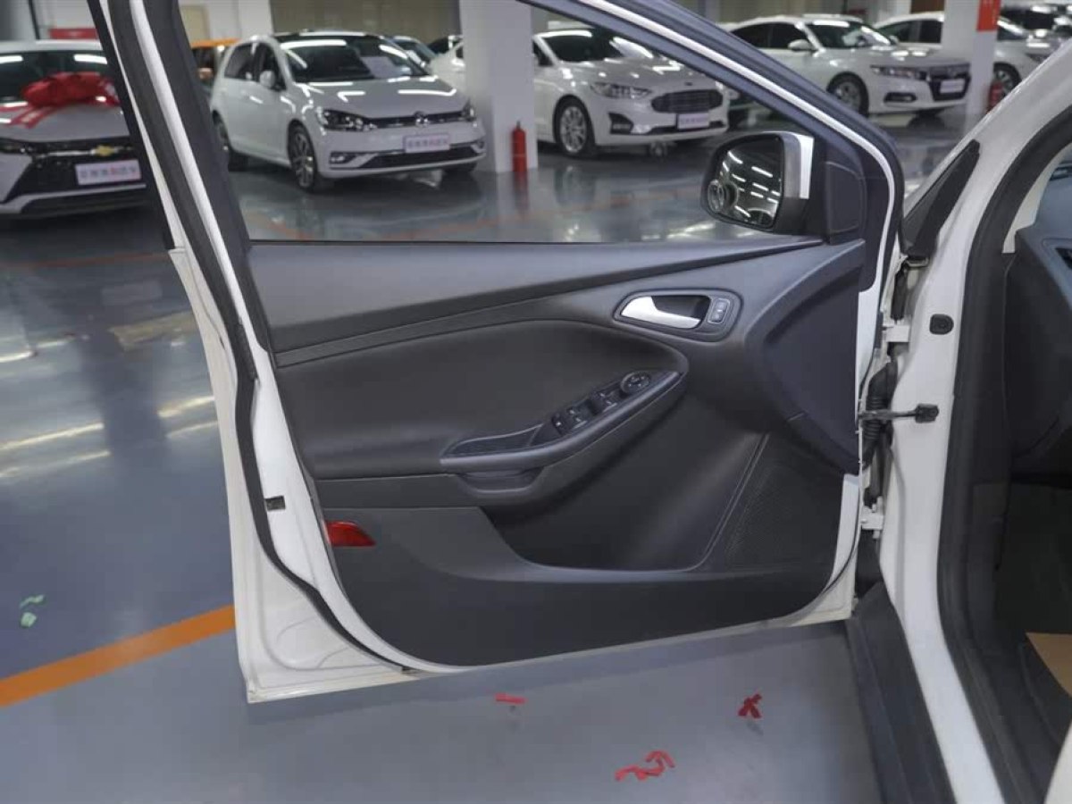 福特 ?？怂? 2015款 兩廂 1.6L 自動舒適型圖片