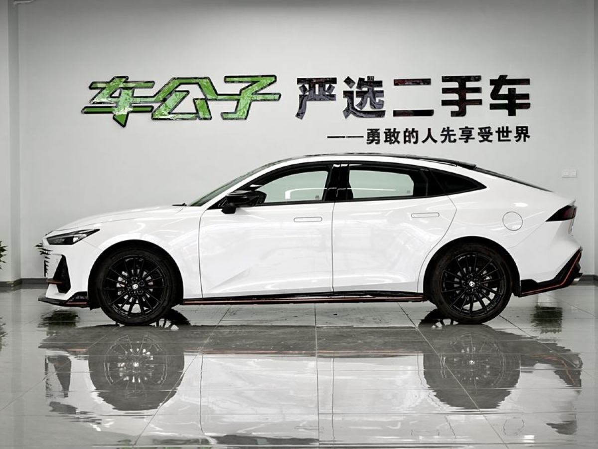 長(zhǎng)安 長(zhǎng)安UNI-V  2023款 1.5T 運(yùn)動(dòng)版圖片