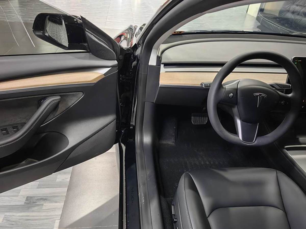 特斯拉 Model Y  2023款 后輪驅(qū)動(dòng)版圖片