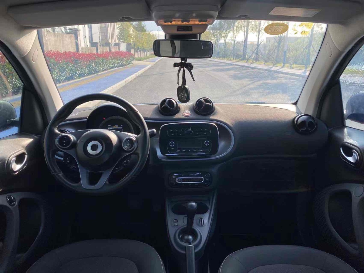 2016年11月smart fortwo  2015款 1.0L 52千瓦硬頂激情版