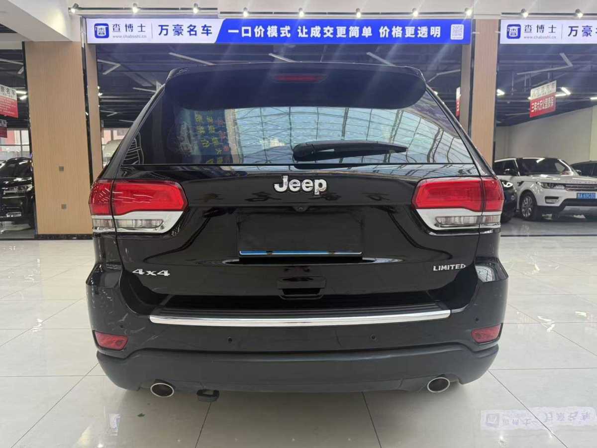 Jeep 大切諾基  2019款 3.0L 精英導(dǎo)航版圖片