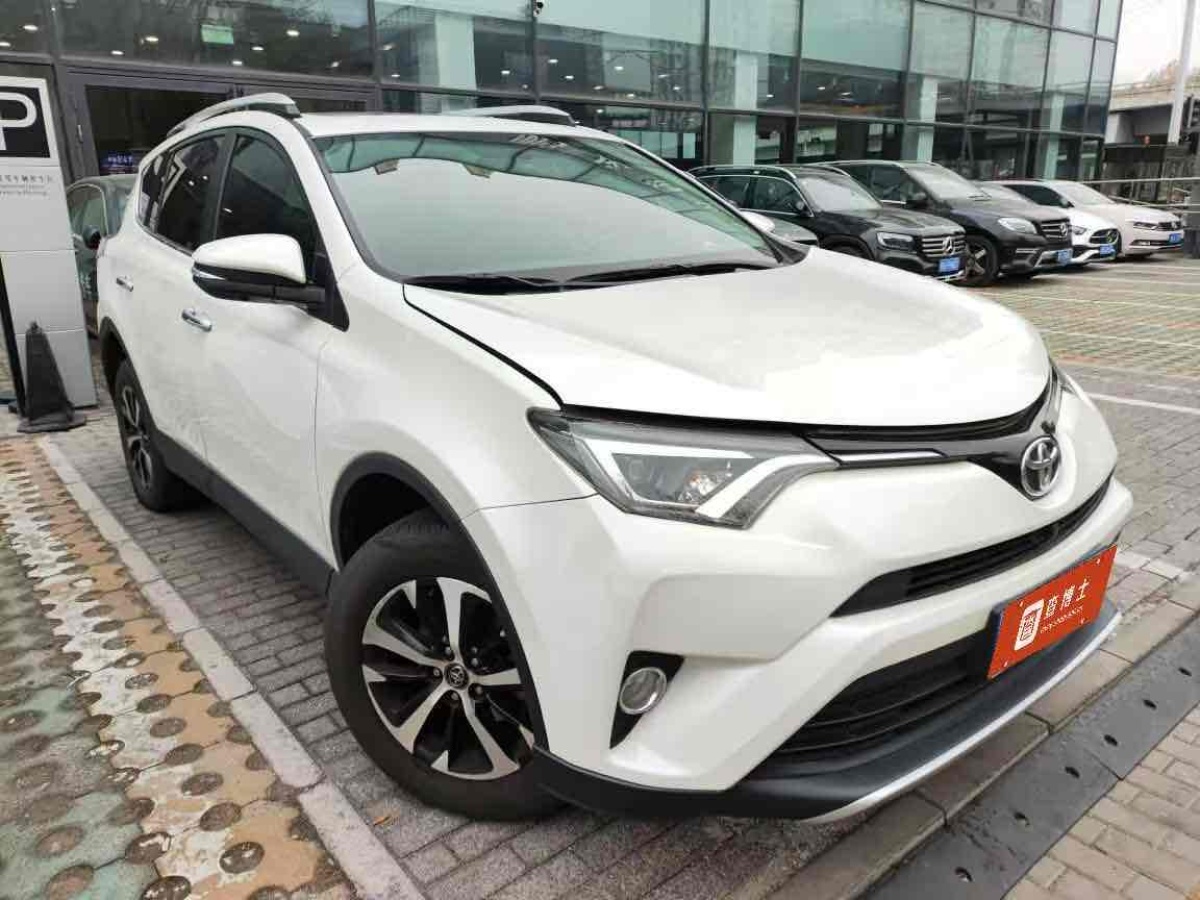 豐田 RAV4  2016款 榮放 2.0L CVT四驅新銳版圖片