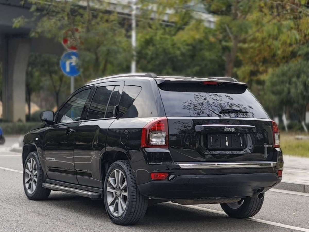 Jeep 指南者  2014款 改款 2.0L 兩驅(qū)精英版圖片