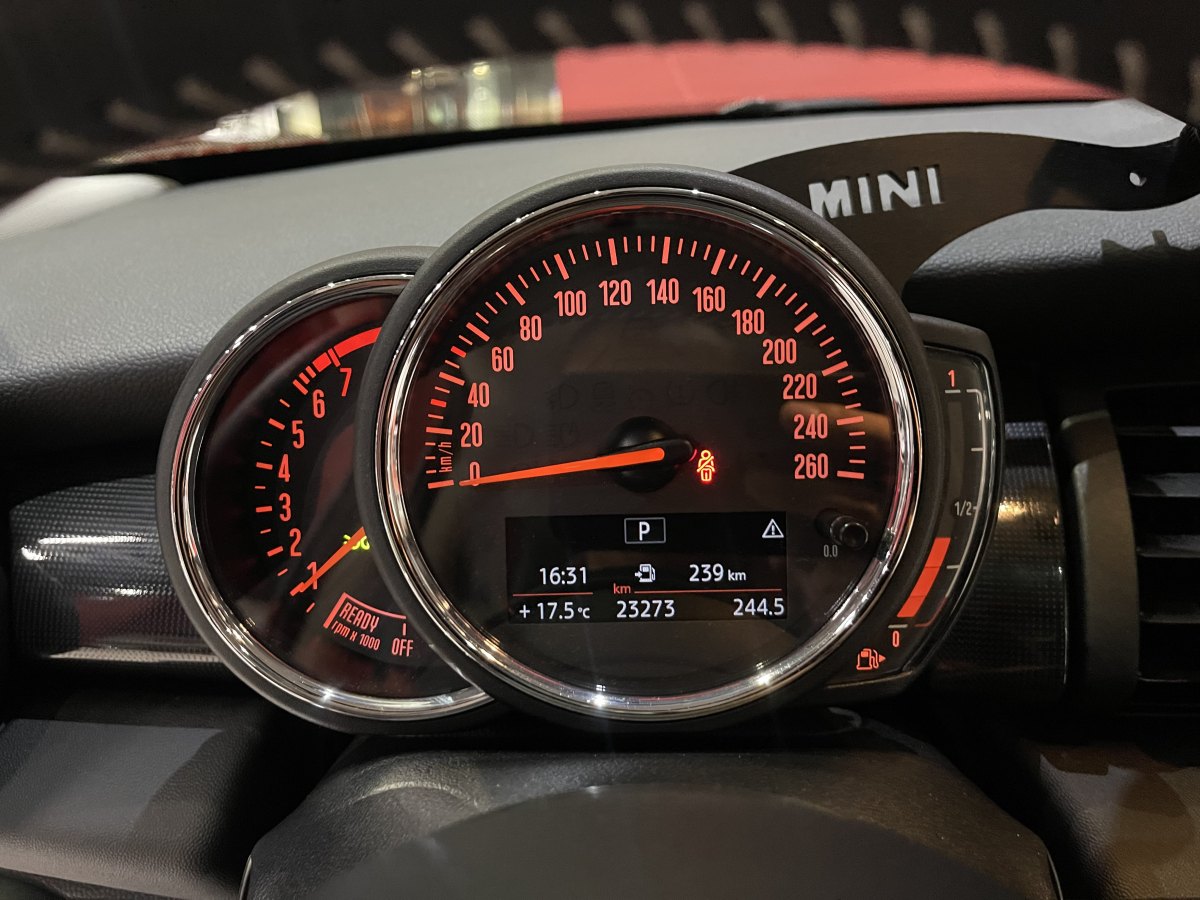 MINI MINI  2019款 1.5T COOPER 藝術(shù)家圖片