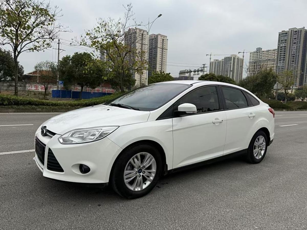 2013年9月福特 ?？怂? 2012款 三廂 1.6L 手動(dòng)舒適型