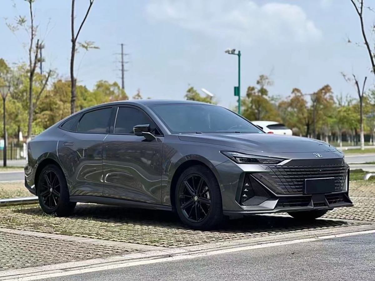 長(zhǎng)安 長(zhǎng)安UNI-V  2022款 1.5T 尊貴型圖片