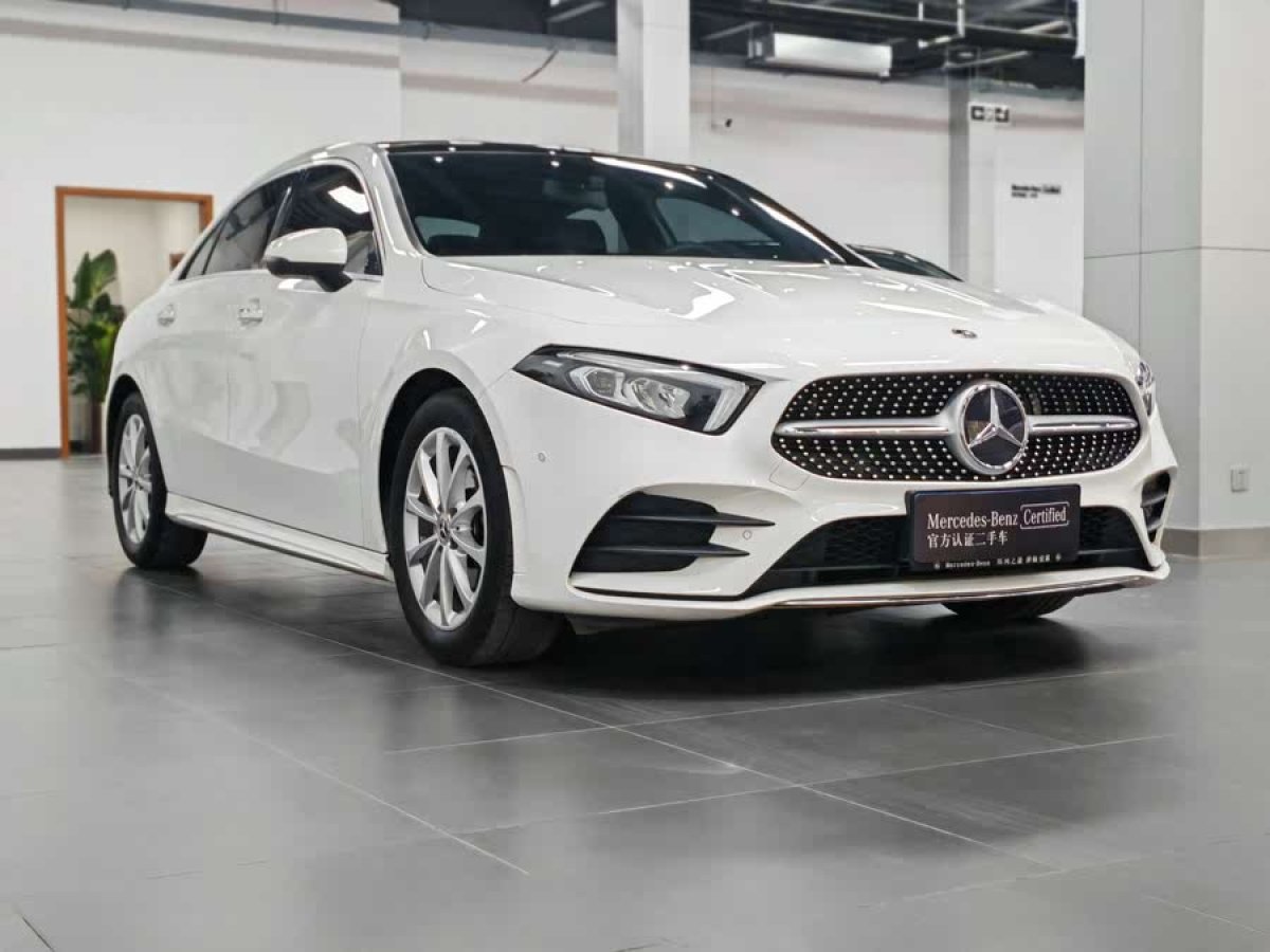 奔馳 奔馳A級(jí)  2022款 改款 A 200 L 運(yùn)動(dòng)轎車動(dòng)感型圖片
