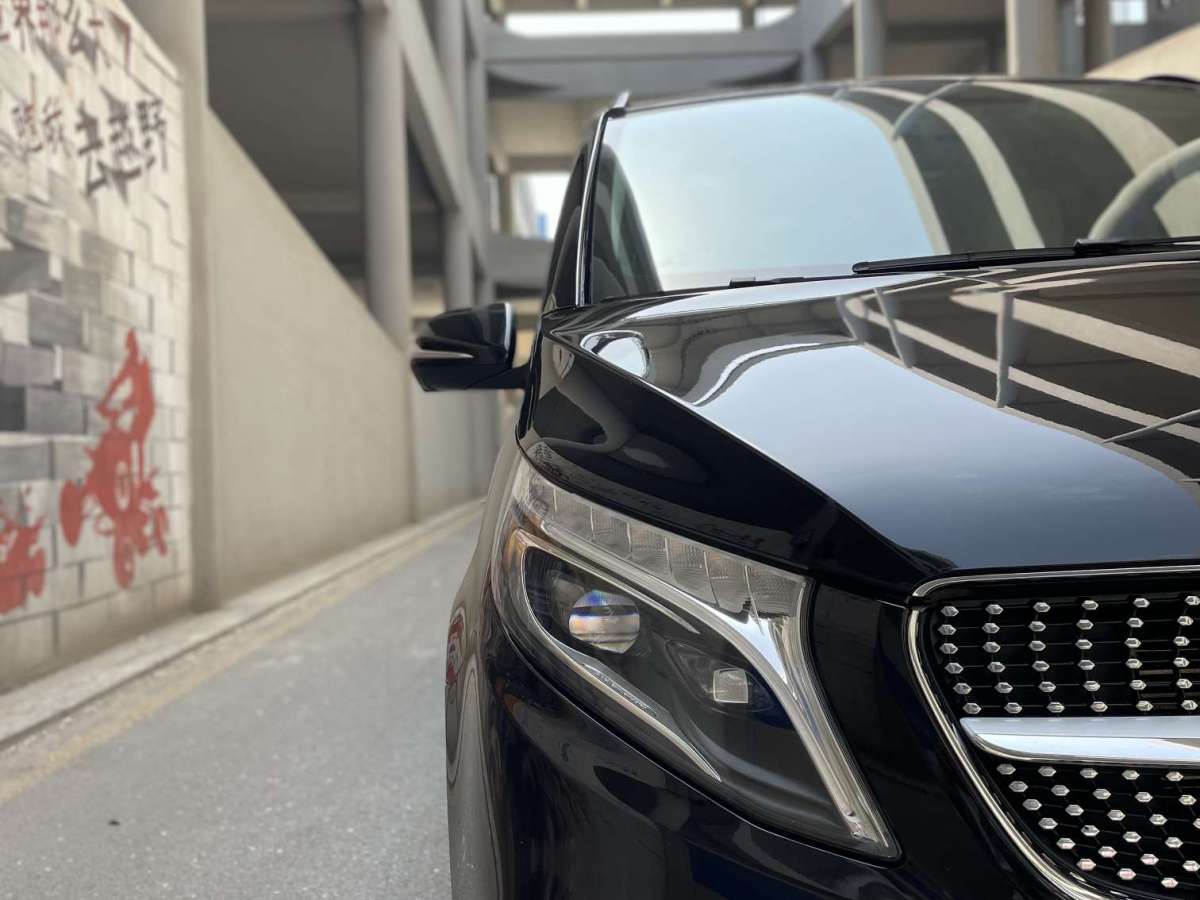 奔馳 V級(jí)  2022款 V 260 L 長(zhǎng)軸距豪華版圖片
