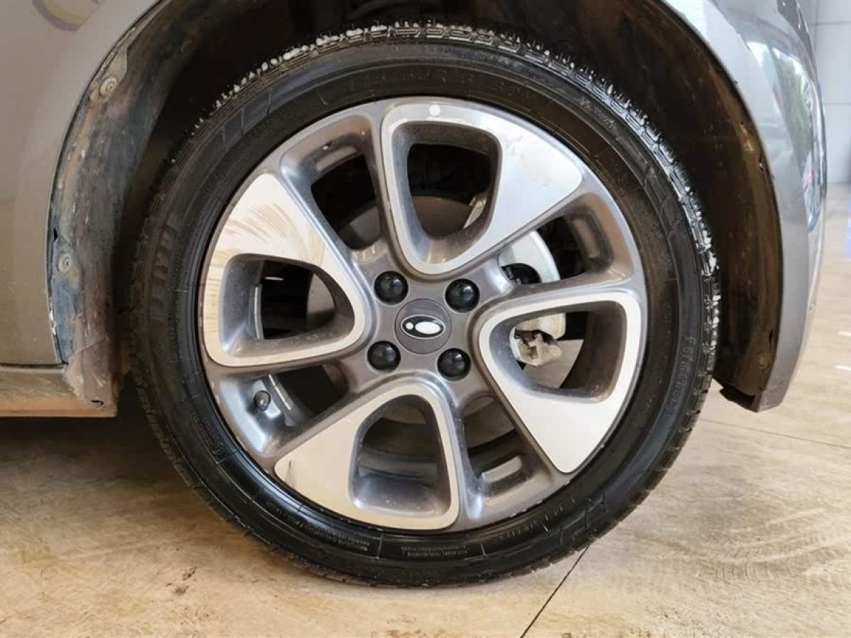 歐拉 歐拉白貓  2022款 升級(jí)版 305km 舒享型 三元鋰圖片