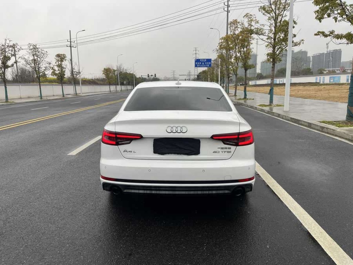 奧迪 奧迪A4L  2018款 30周年年型 40 TFSI 時(shí)尚型圖片
