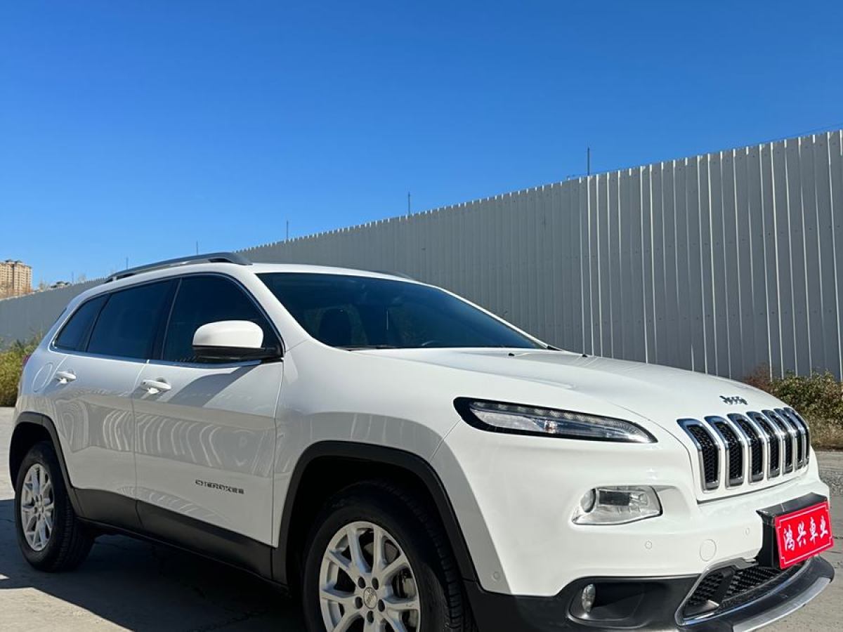 Jeep 自由光  2016款 2.4L 專業(yè)版圖片