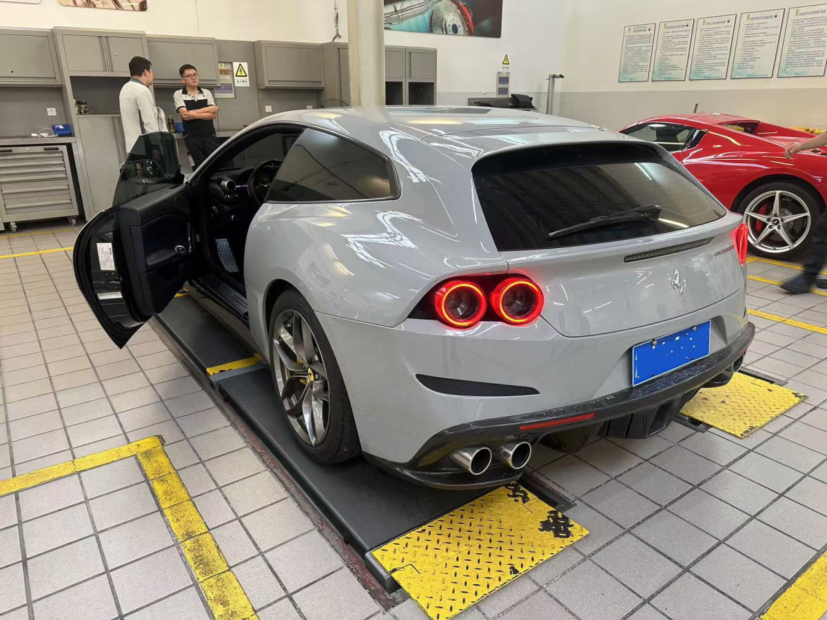 法拉利 GTC4Lusso  2017款 3.9T V8图片