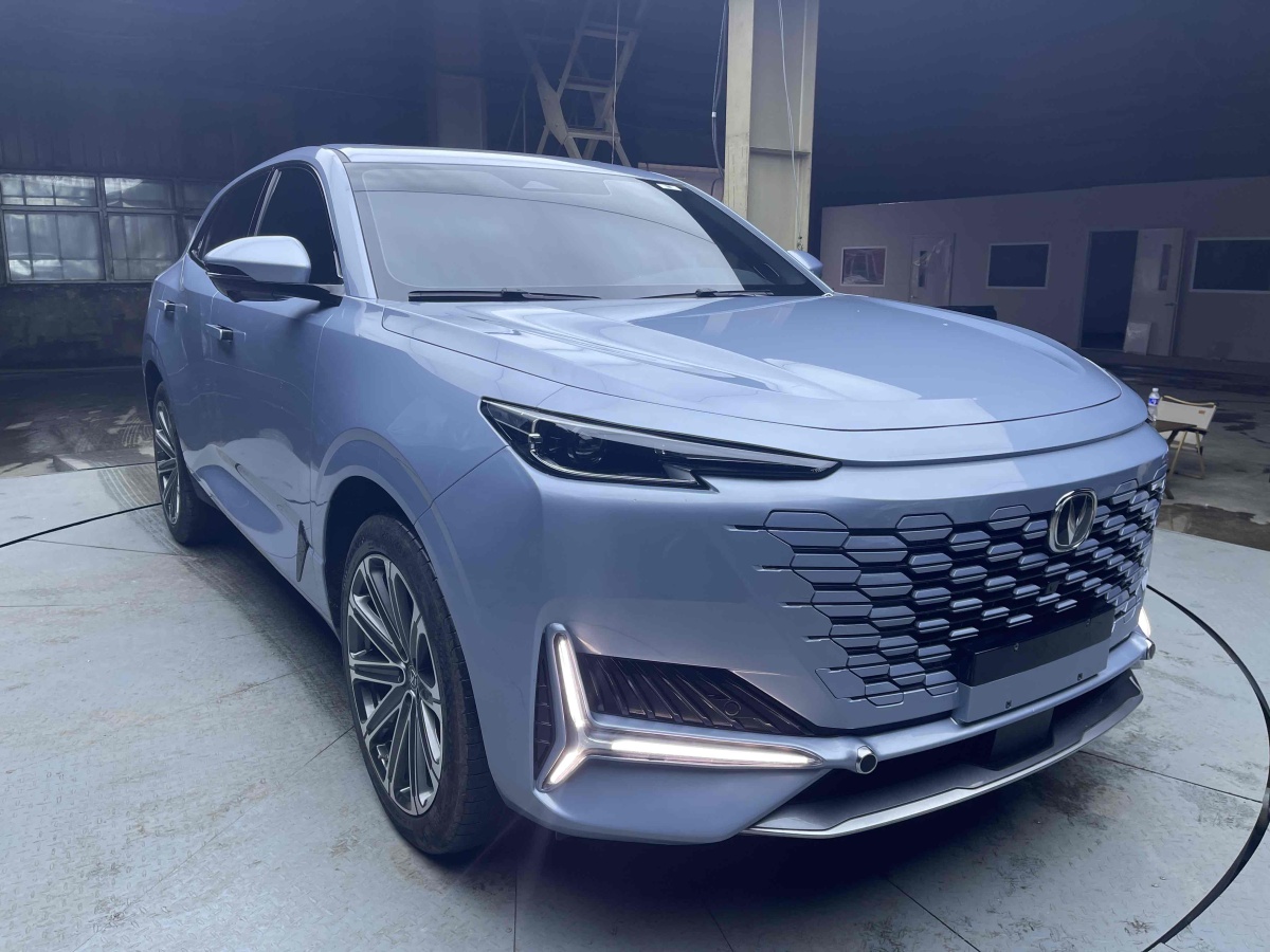 2021年1月長安 長安UNI-K  2021款 2.0T 全輪驅(qū)動尊享型