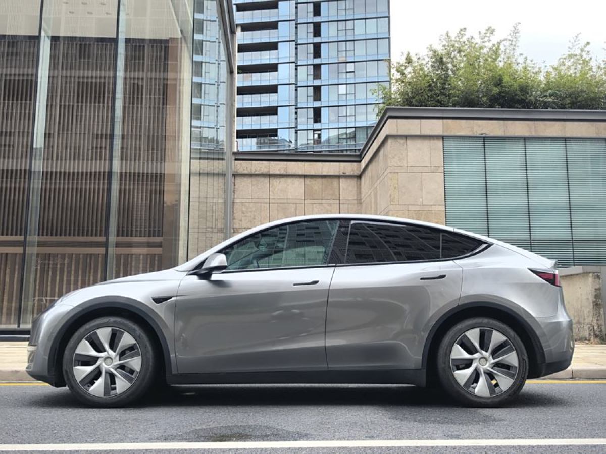 特斯拉 Model 3  2021款 改款 標(biāo)準(zhǔn)續(xù)航后驅(qū)升級(jí)版圖片