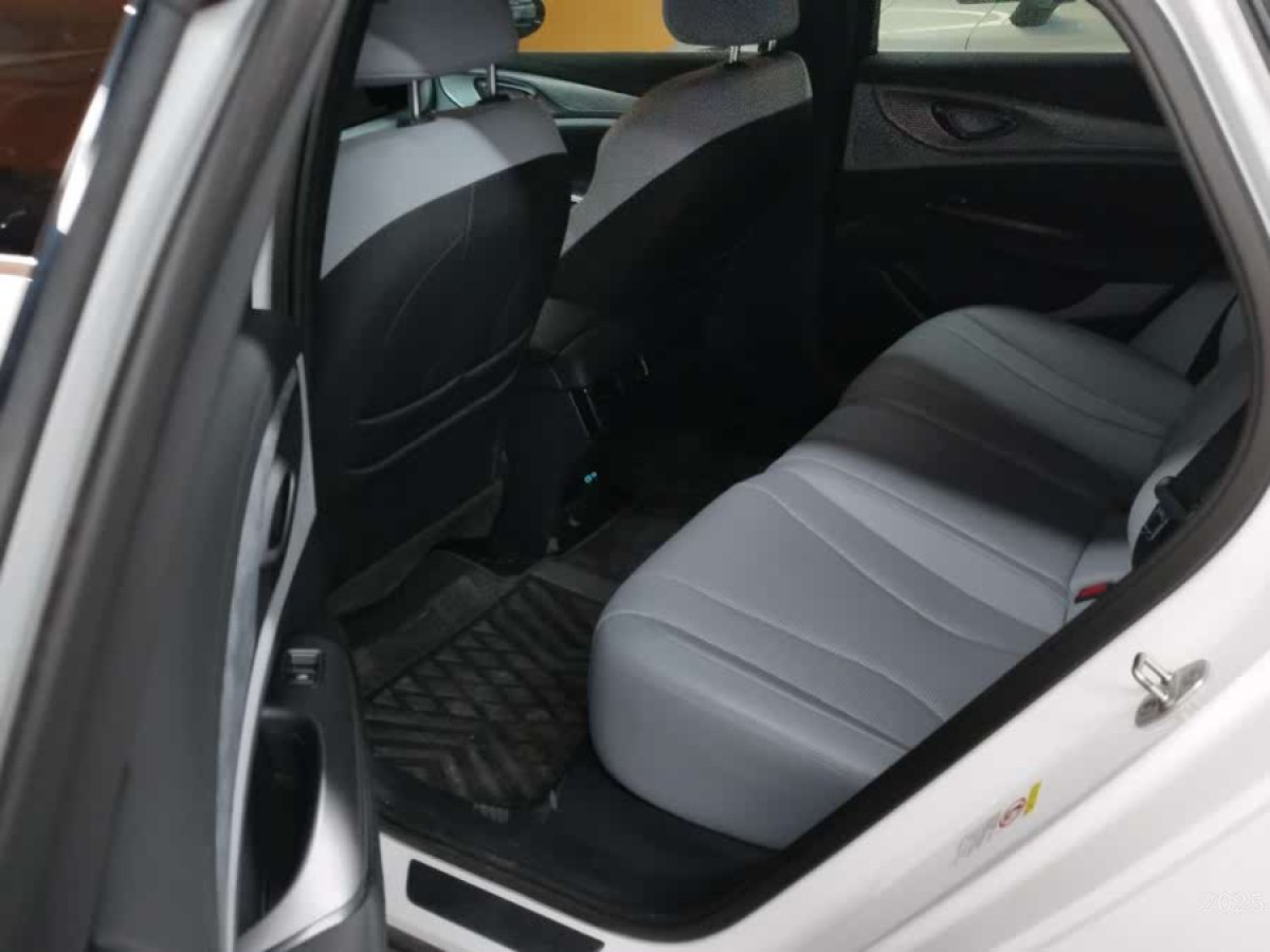 比亞迪 海豹  2024款 榮耀版 DM-i 1.5L 121km 精英型圖片