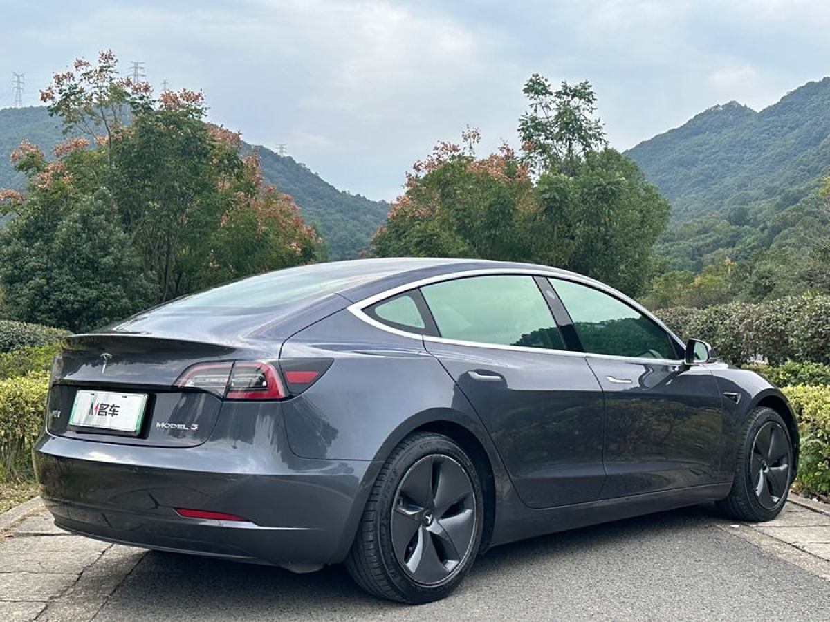 特斯拉 Model Y  2020款 改款 標(biāo)準(zhǔn)續(xù)航后驅(qū)升級版圖片