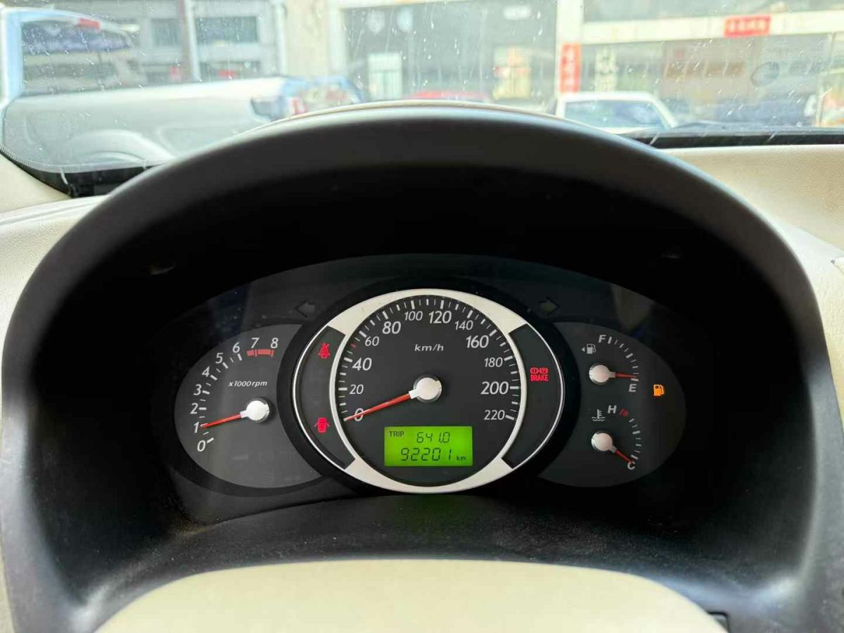 現(xiàn)代 名圖  2014款 1.8L 手動舒適型圖片