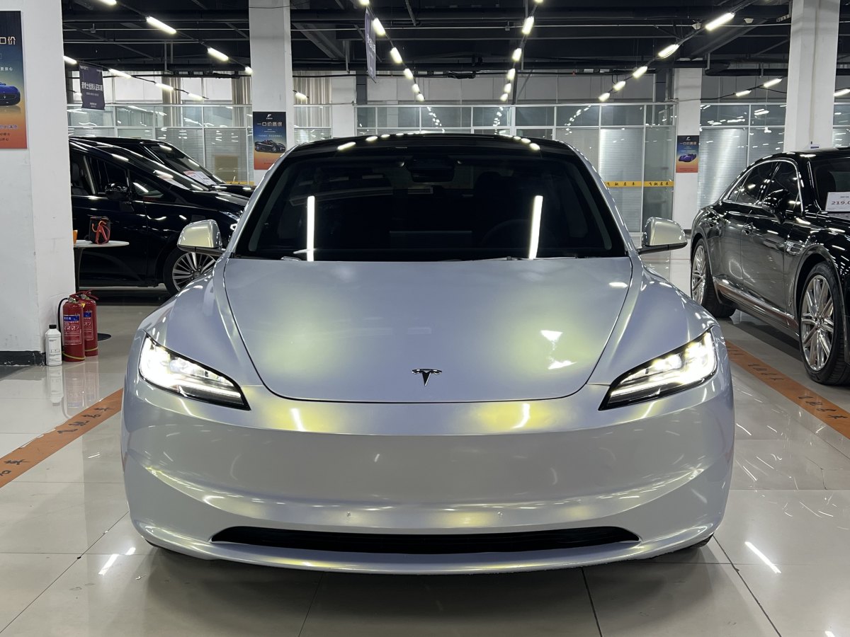 特斯拉 Model 3  2023款 煥新版 后輪驅(qū)動(dòng)圖片