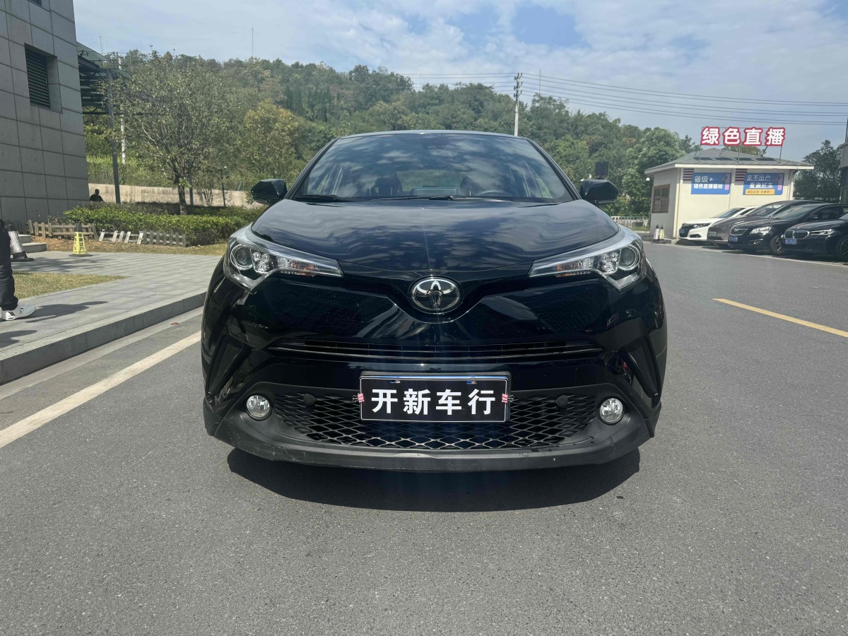 2020年5月豐田 C-HR  2020款 2.0L 酷越領(lǐng)先版