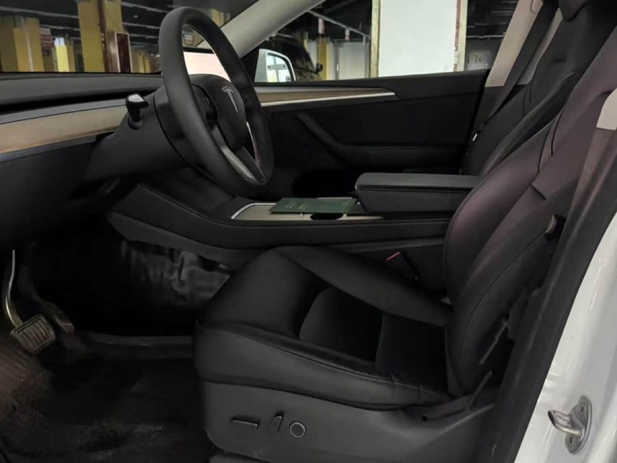 特斯拉 Model Y  2022款 改款 長續(xù)航全輪驅(qū)動版圖片