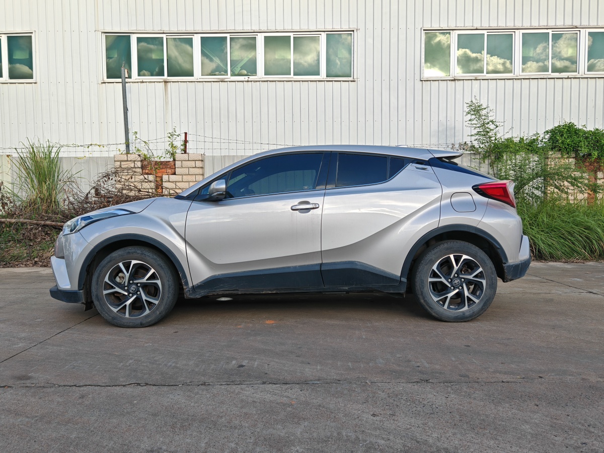 2019年10月豐田 C-HR  2020款 2.0L 領(lǐng)先版