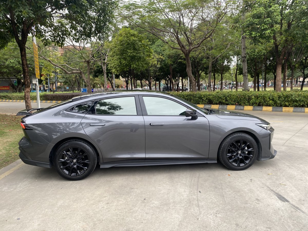 長(zhǎng)安 長(zhǎng)安UNI-V  2024款 1.5T 尊貴型圖片