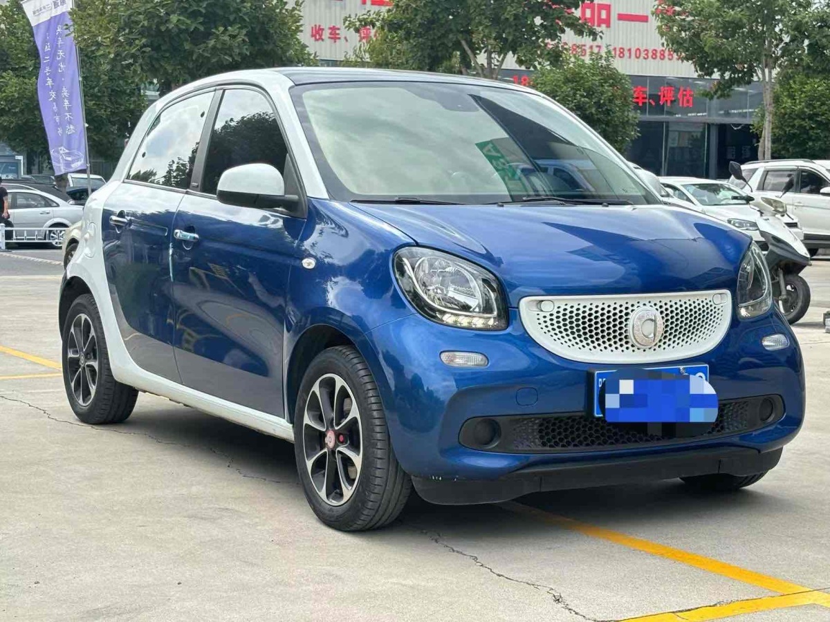 2017年4月smart forfour  2018款 1.0L 52千瓦激情版