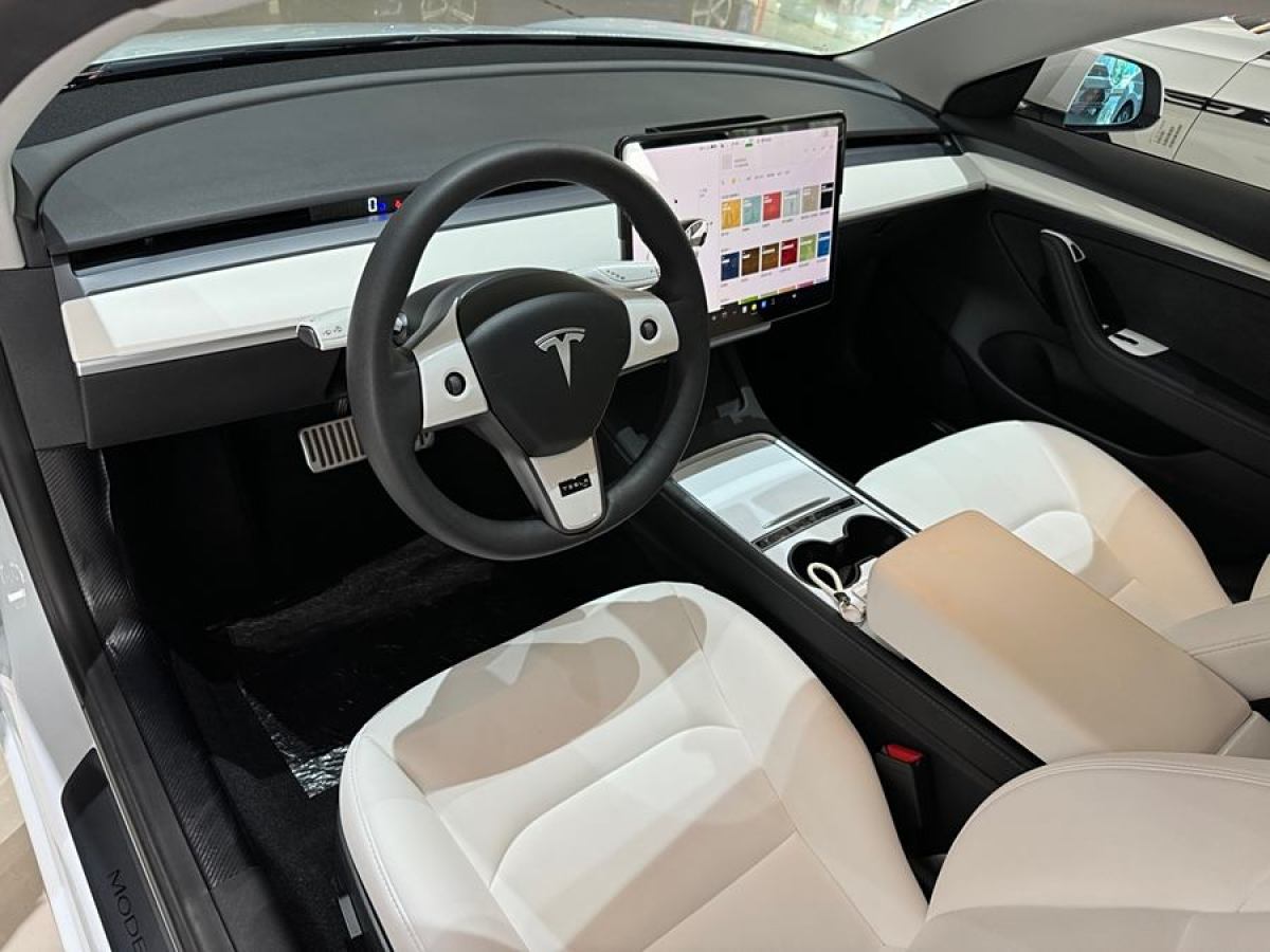 特斯拉 Model Y  2021款 改款 標(biāo)準(zhǔn)續(xù)航后驅(qū)升級(jí)版圖片