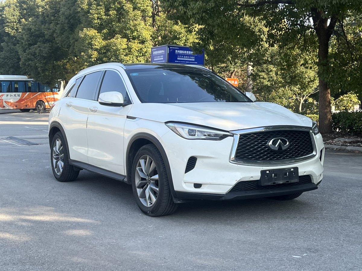 英菲尼迪 QX50  2020款 改款 2.0T 兩驅(qū)時尚版圖片