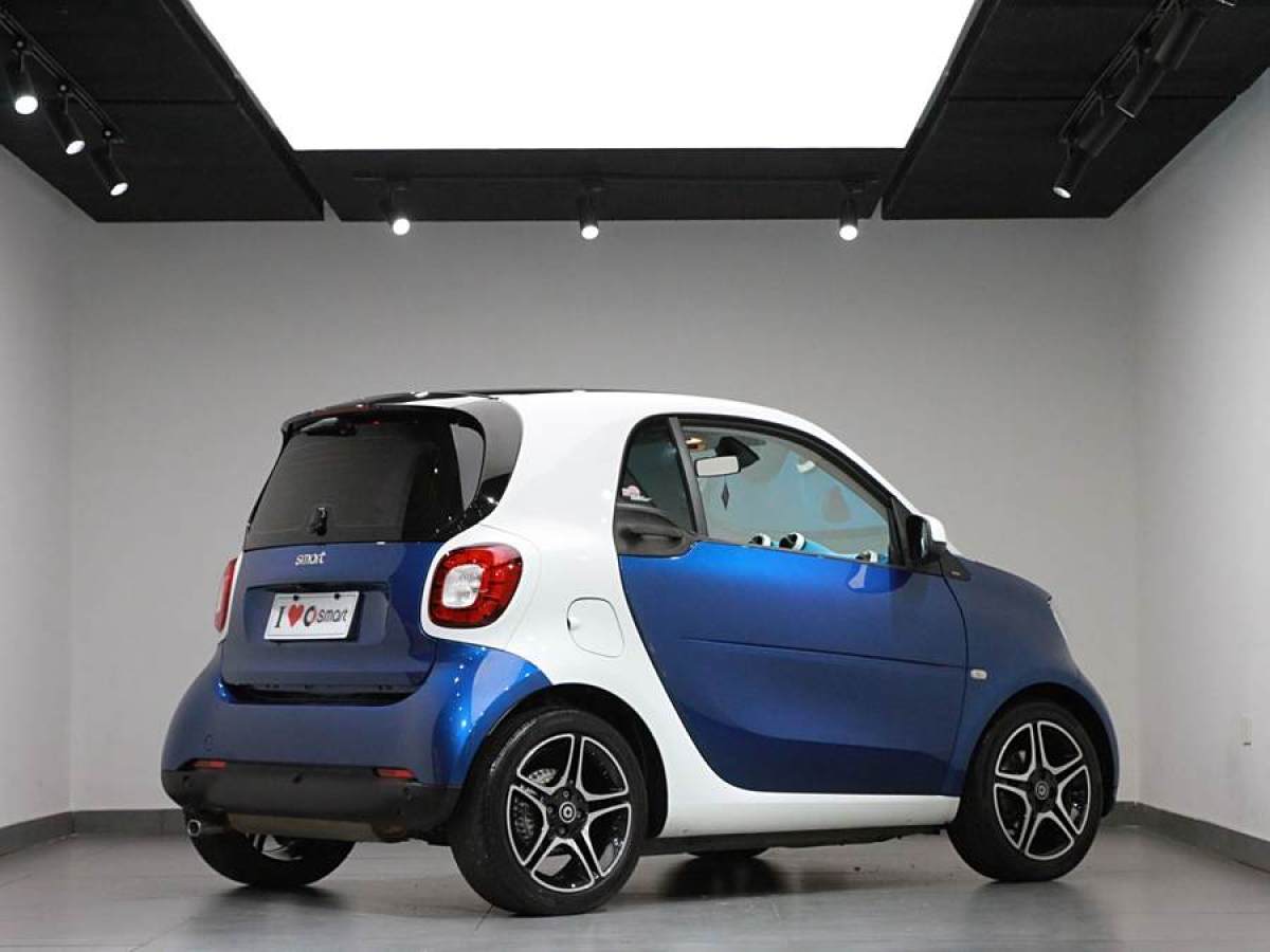 smart fortwo  2016款 0.9T 66千瓦硬頂極致版圖片