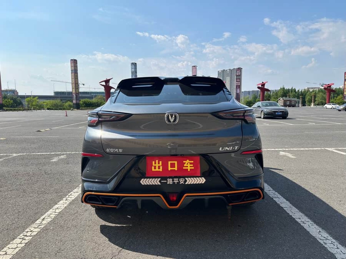 長安 UNI-T  2022款 1.5T 運(yùn)動版 尊貴型圖片