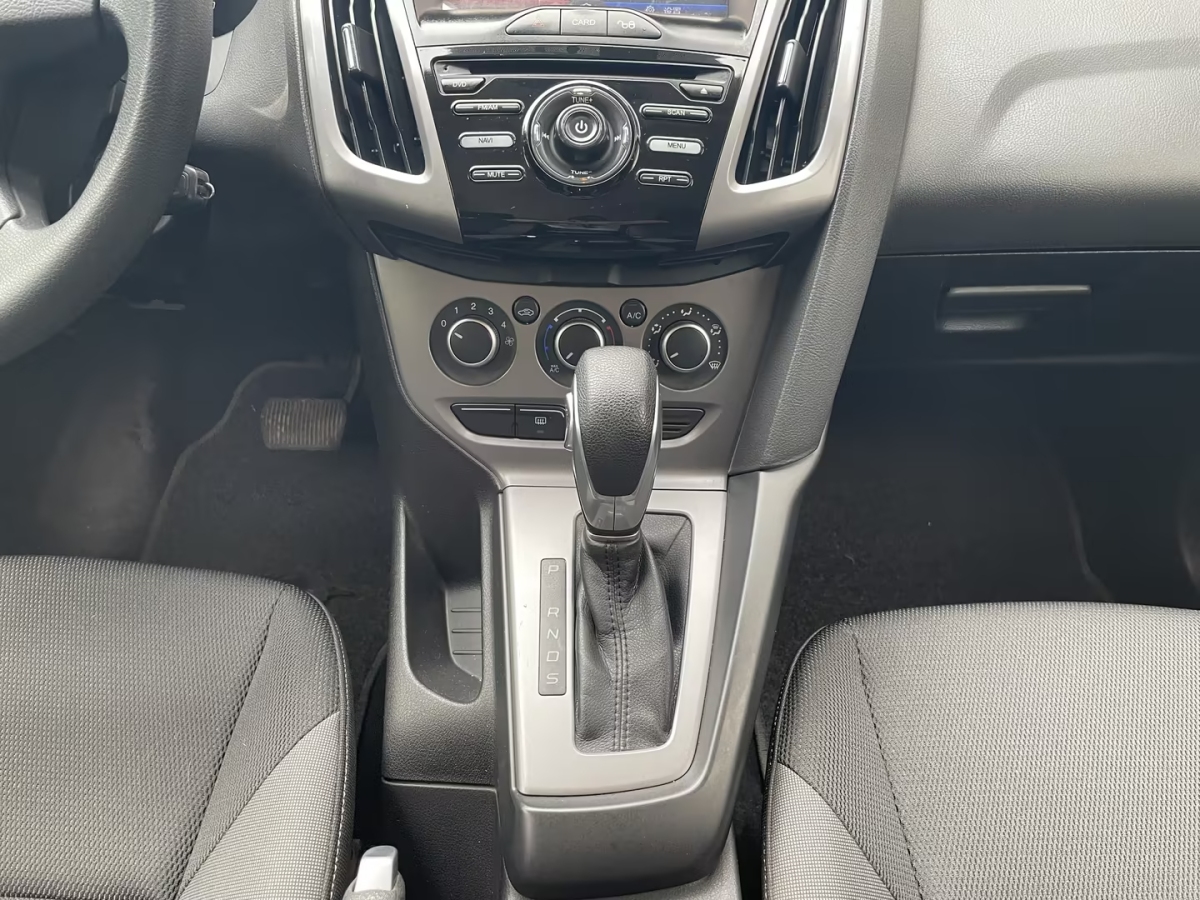 2014年6月福特 福克斯  2012款 两厢 1.6L 自动舒适型