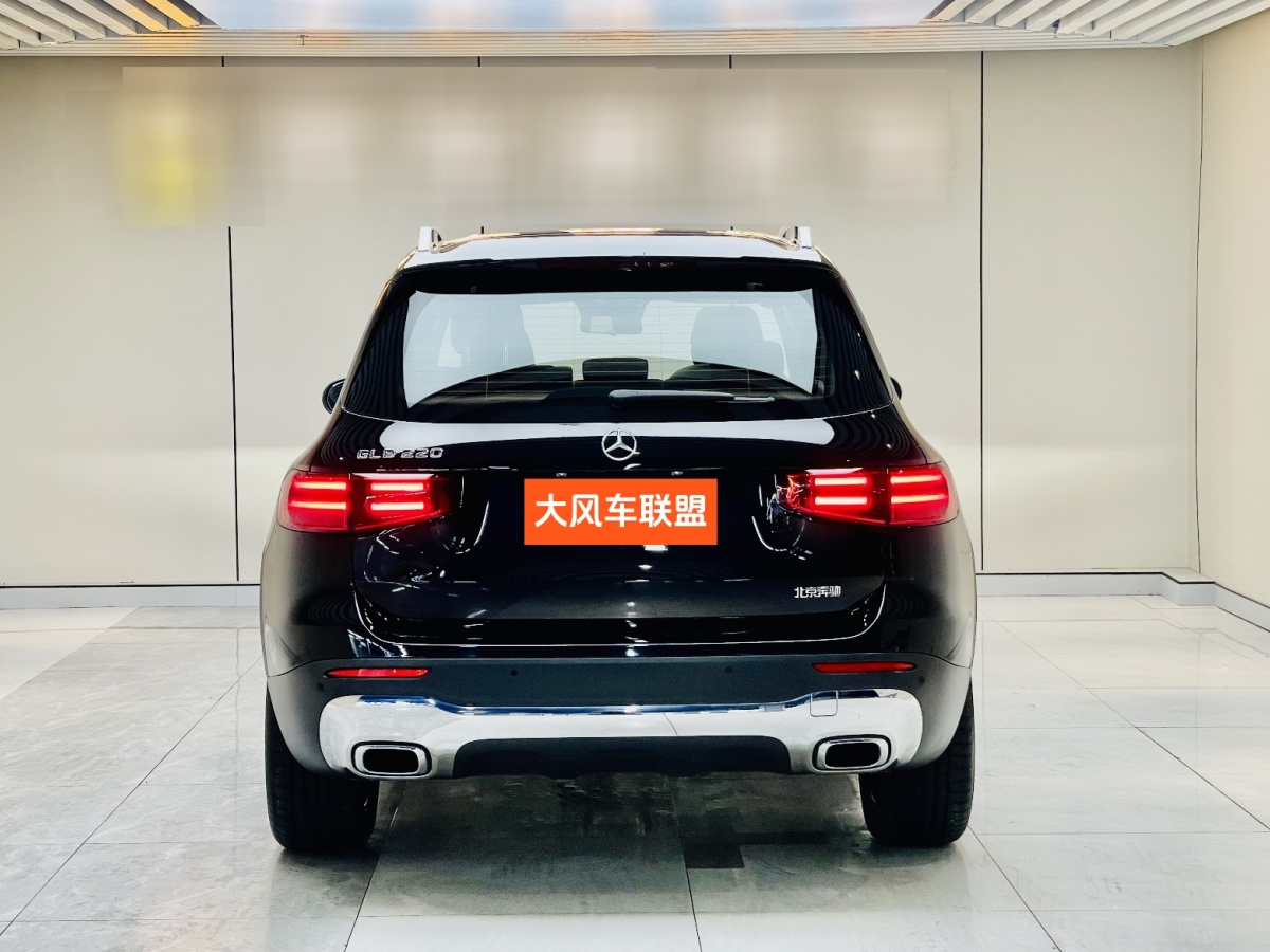 奔馳 奔馳GLB  2024款 改款 GLB 220 時(shí)尚型圖片
