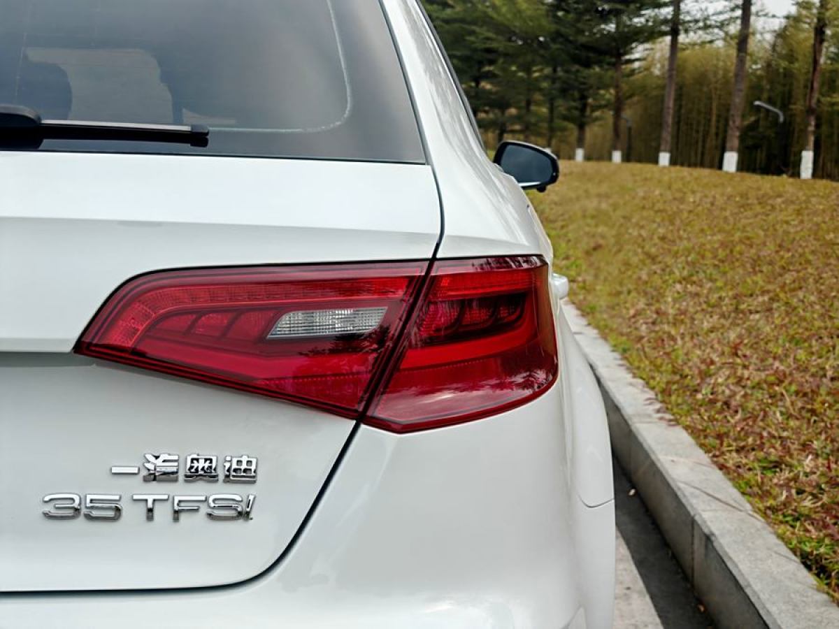 奧迪 奧迪A3  2015款 Sportback 35 TFSI 百萬(wàn)紀(jì)念智領(lǐng)型圖片