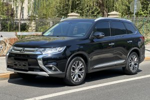 歐藍(lán)德 三菱 2.4L 四驅(qū)精英版 5座