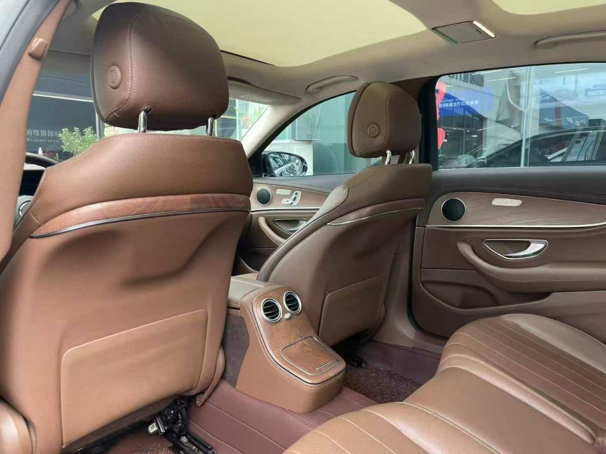 奔馳 奔馳E級(jí)新能源  2022款 E 350 e L 插電式混合動(dòng)力轎車(chē)圖片