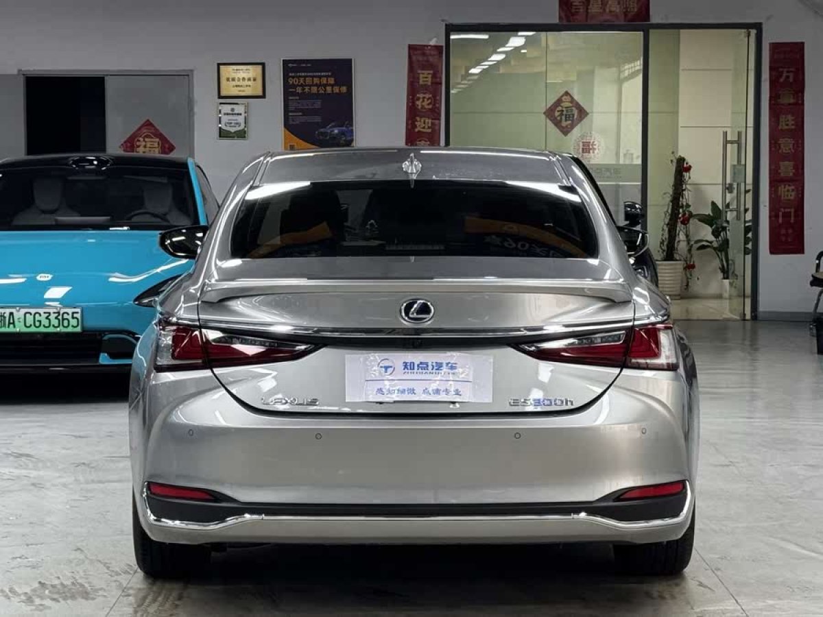 雷克薩斯 ES  2021款 300h 卓越版圖片